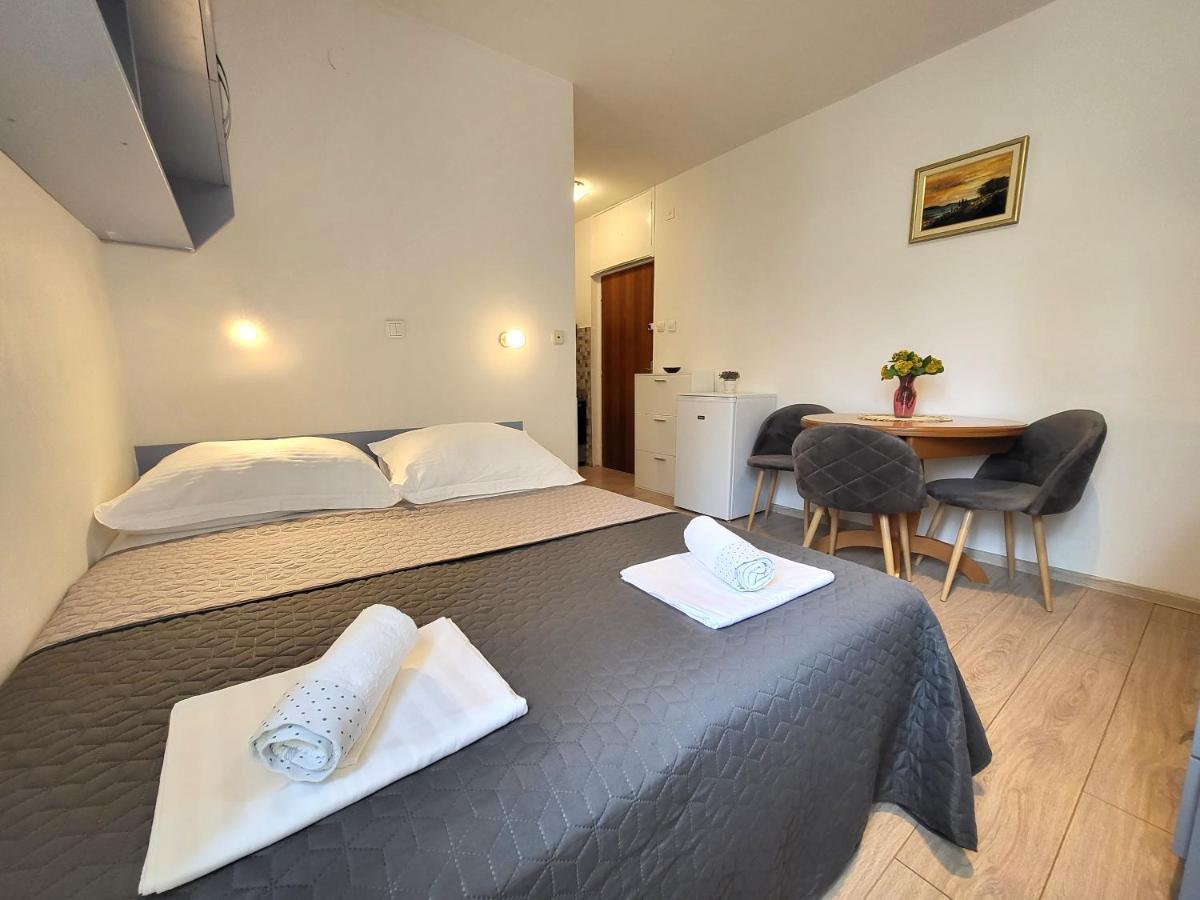 Mali Apartman U Centru Makarska Ngoại thất bức ảnh